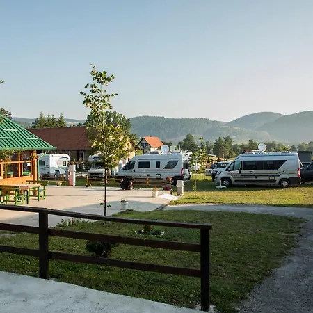 Apartments&camping Zip Kremna