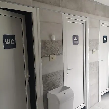 Apartments&camping Zip アパート Kremna