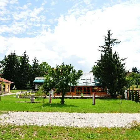 Apartments&camping Zip Kremna